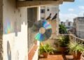 Explicar a função prática de pendurar CDs na varanda