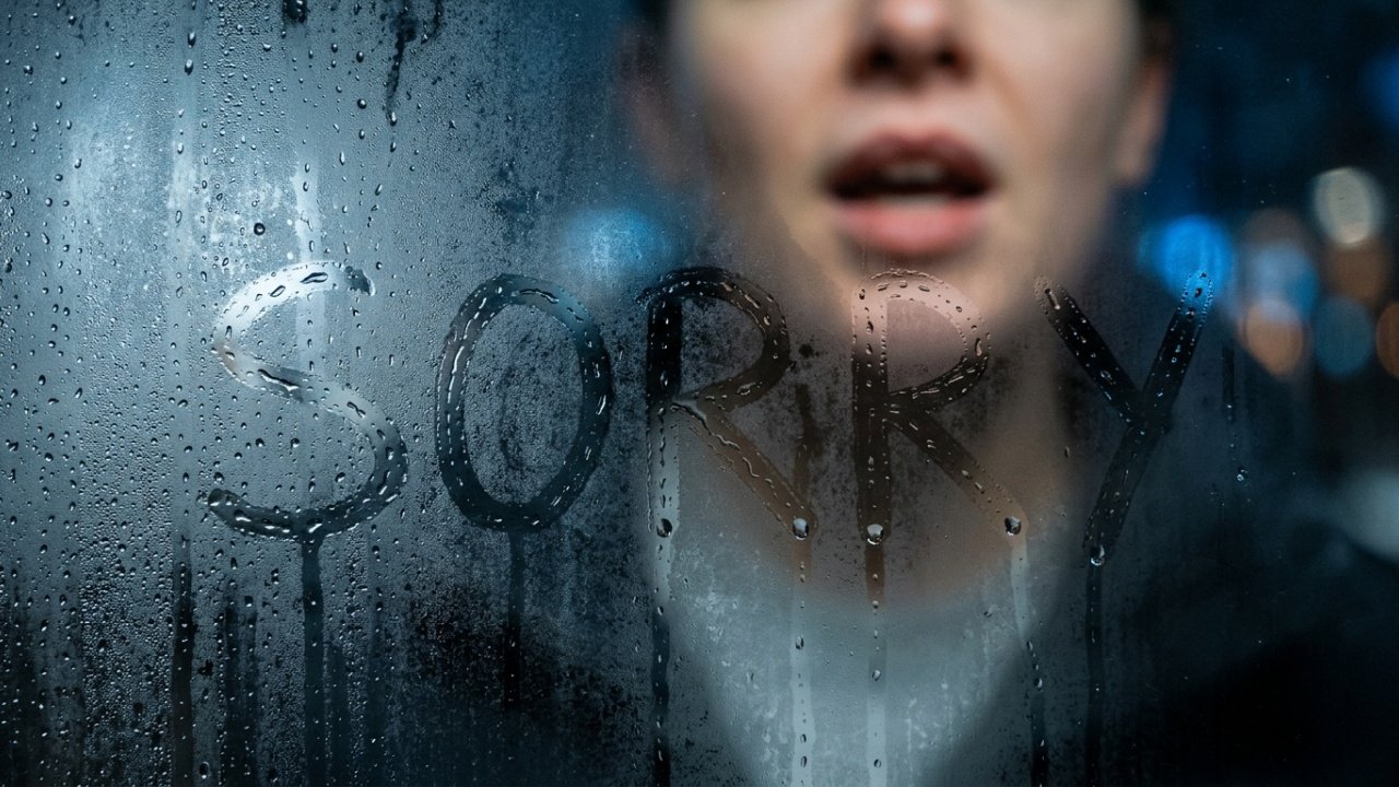 Como o hábito excessivo de pedir desculpas está relacionado à resposta de apaziguamento desenvolvida