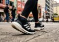 Os 5 tênis da Adidas que estão dominando 2025 pelo conforto extremo e estilo urbano