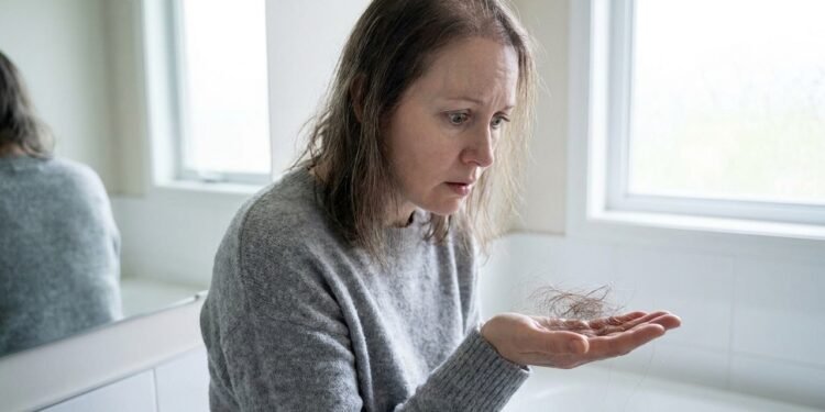 Vitaminas que fortalecem o cabelo: quais são as mais indicadas para evitar queda e estimular o crescimento saudável