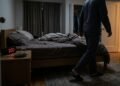 Por que acordar várias vezes para urinar prejudica o descanso e que hábitos ajudam a diminuir esse problema, segundo especialistas