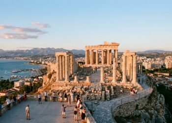 Ruínas antigas continuam sendo descobertas em lugares improváveis, e algumas delas estavam escondidas à vista de todos