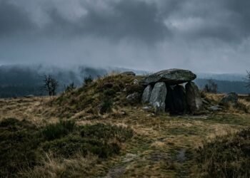 Por que, de repente, não se construíram mais túmulos megalíticos há 5000 anos?