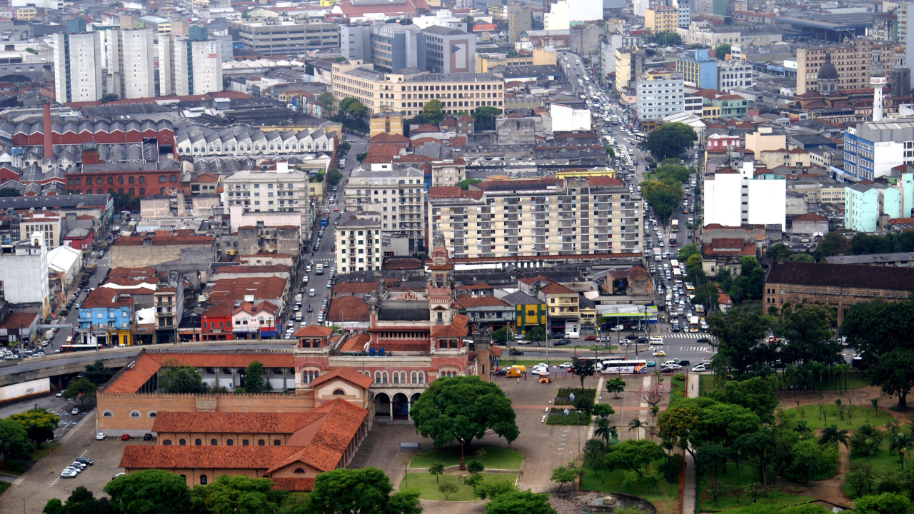 Os 2 lugares onde o Brasil inteiro compra roupas de atacado para usar e revender e a moda nasce antes de chegar às vitrines