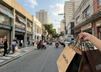 Os 2 lugares onde o Brasil inteiro compra roupas de atacado para usar e revender e a moda nasce antes de chegar às vitrines