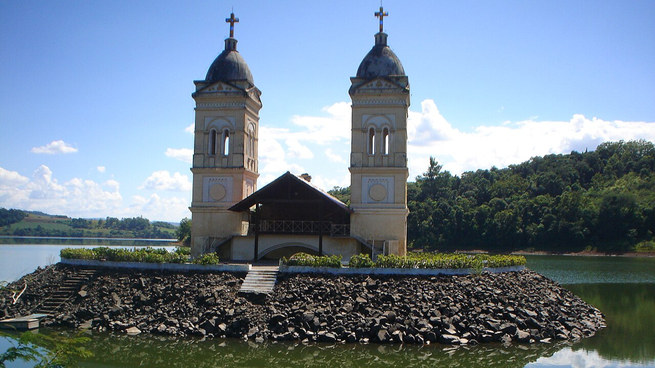 A “Atlântida Brasileira” desapareceu sob as águas, mas uma antiga igreja submersa ainda surge no oeste de Santa Catarina