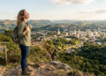 A cidade dos “bons ares” tem qualidade de vida invejável e prospera com natureza rica em cachoeiras a 8 km do centro