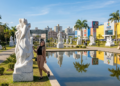A "Manchester Catarinense" guarda o maior parque de esculturas em mármore da América do Sul ao lado dos shoppings de moda do Sul