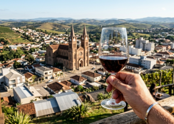 Com mais de 20 milhões de litros de vinho por ano, essa cidade atrai turistas de todo o Brasil a apenas 67 km de São Paulo