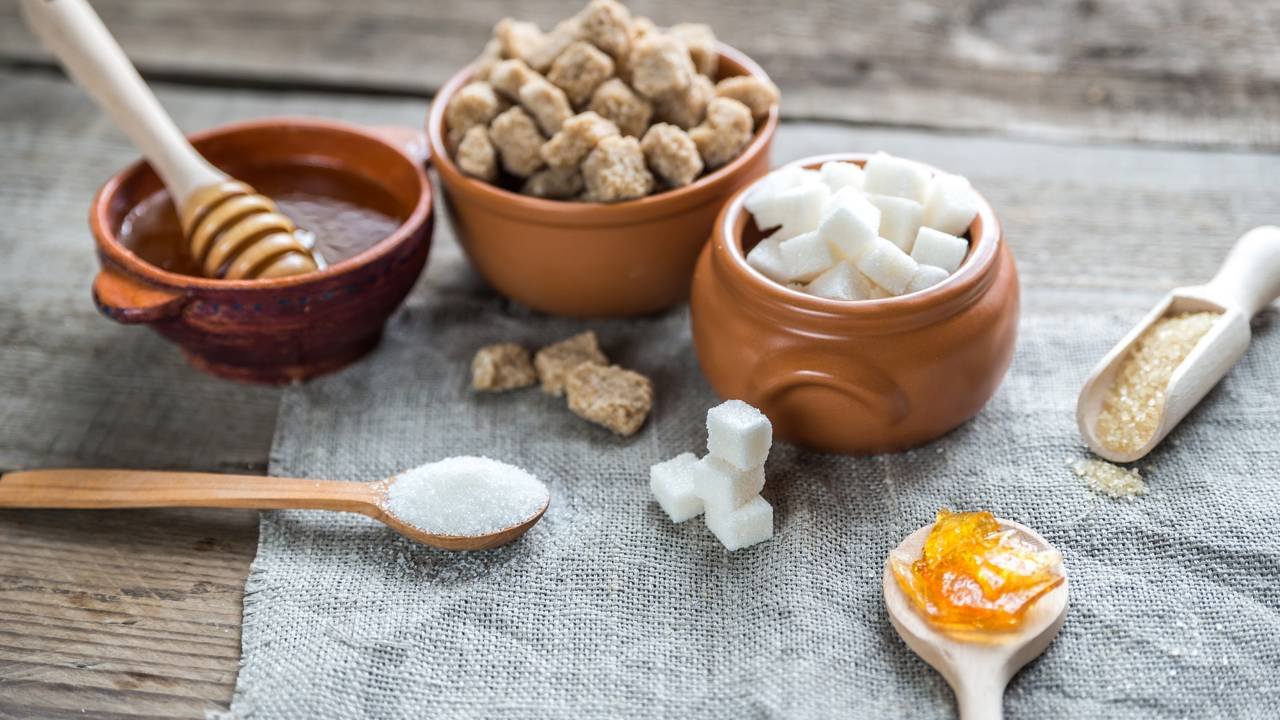 O que o açúcar faz no fígado e no acúmulo de gordura corporal