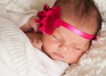 Os 5 nomes de meninas inspirados em flores raras que voltam com força em 2026