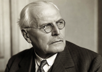 Reflexão de Carl Jung: “Quem olha para fora sonha, quem olha para dentro desperta.”