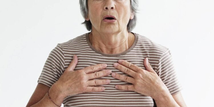 Tosse e falta de ar podem ser sinais silenciosos de problemas pulmonares sérios - Créditos: depositphotos.com / imagepointfr