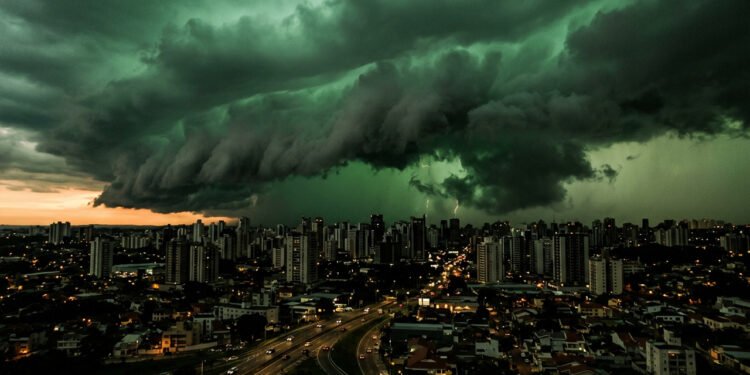 O que significa quando o céu fica verde antes de uma tempestade forte