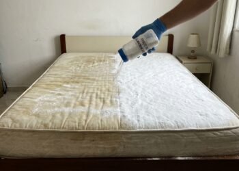 Colocar bicarbonato no colchão para limpeza: por que especialistas recomendam fazer e para que isso realmente serve