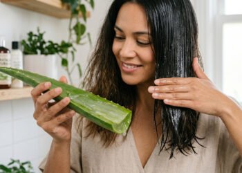 Por que usar babosa no cabelo e para que esse tratamento natural é indicado