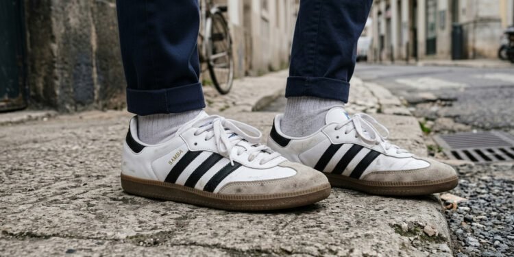 Como usar tênis retrô no dia a dia e os modelos que estão bombando em 2026