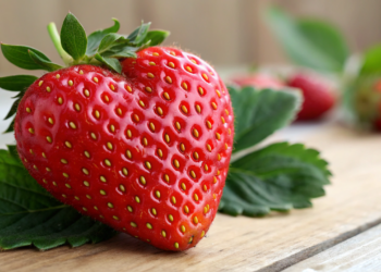 A fruta que ajuda a fortalecer o coração e também contribui para controlar a pressão arterial