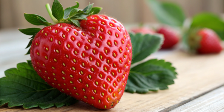 A fruta que ajuda a fortalecer o coração e também contribui para controlar a pressão arterial