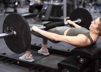 O melhor exercício para glúteos que aumenta firmeza e melhora a postura rapidamente