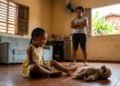 Quando a criança não aceita ouvir “não”, o que esse comportamento pode estar dizendo sobre limites, frustração e rotina dentro de casa