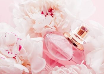 Os 4 perfumes doces e marcantes que fixam o dia inteiro e mais rendem elogios em festas e baladas