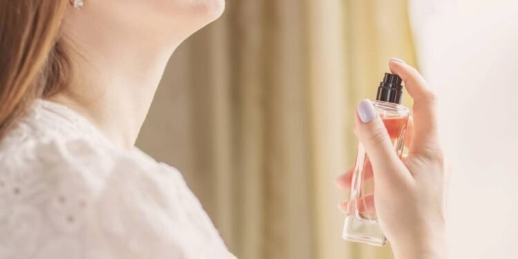 Esta fragrância funciona como um escudo de elegância discreta, sendo perfeita para ambientes de trabalho e reuniões - Créditos: depositphotos.com / spyrakot