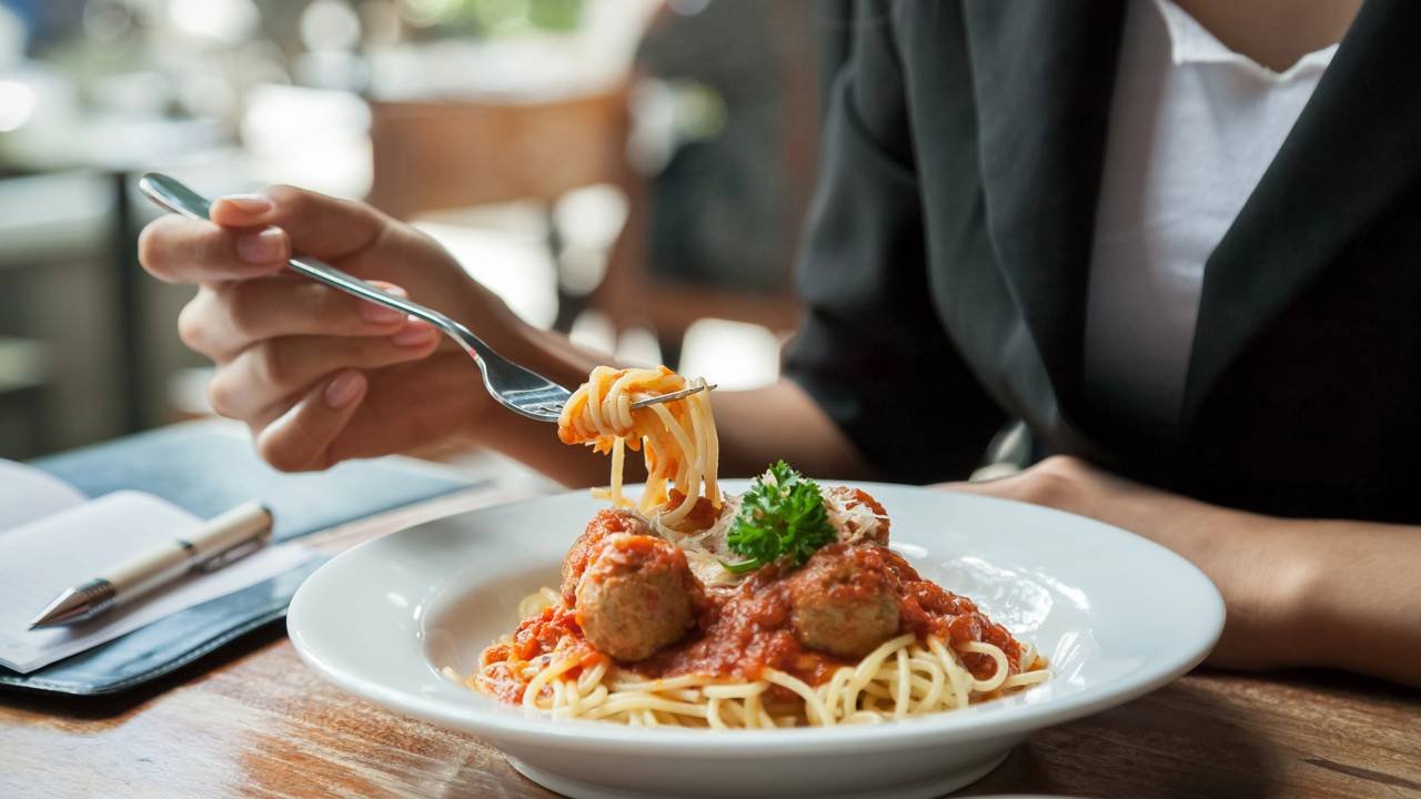 Os costumes depois do almoço que podem favorecer o acúmulo de gordura visceral
