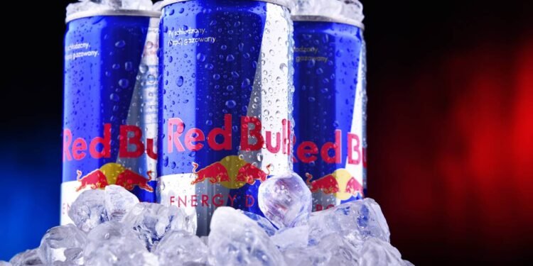 O consumo de energético pode causar palpitações e afetar o fígado ao longo do tempo - Créditos: depositphotos.com / monticello