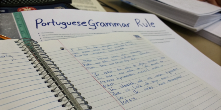A regra simples de gramática que muda totalmente a forma como você escreve mensagens todos os dias