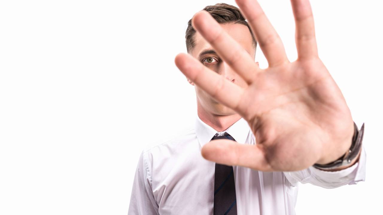 Frase de Carl Jung: aquilo que você evita em si mesmo costuma aparecer na sua vida de outras formas
