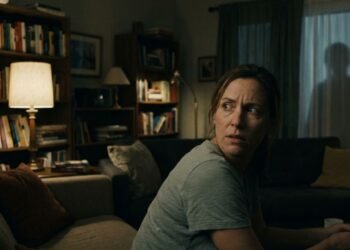 O que significa sentir que alguém está te observando quando você está sozinho