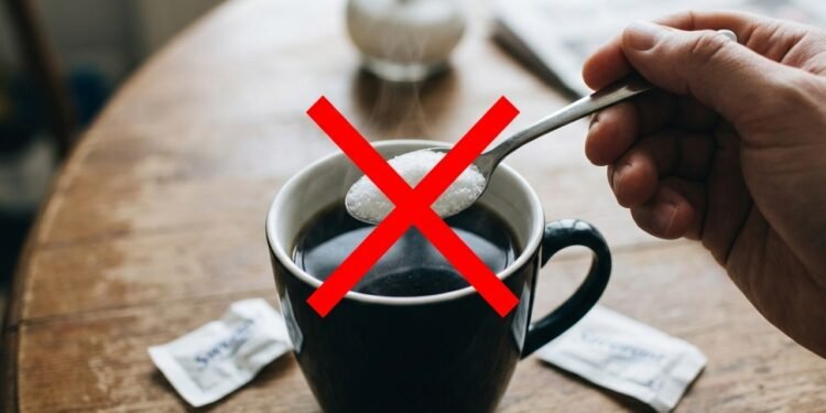 Não use adoçantes artificiais no seu café matinal: uma simples pitada de canela pura acelera o metabolismo e controla os picos de fome