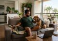 Adultos que vivem sozinhos com pets costumam enfrentar estas 5 dúvidas mais do que imaginam