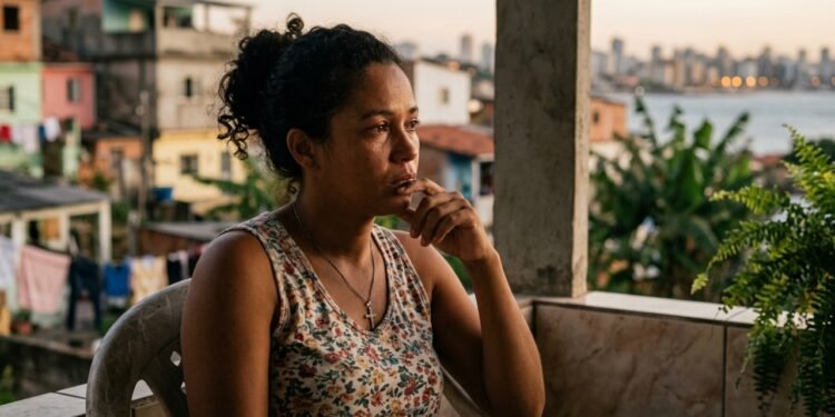 Pessoas que sentem demais costumam esconder estes sinais silenciosos no amor