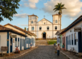Uma vila de 299 anos parou no tempo e quem a visita encontra casas antigas preservadas, igrejas históricas e mais de 80 cachoeiras a 150 km de Brasília