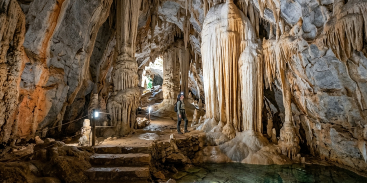 Com cavernas e lagoas pré-históricas e lagoas, essa cidade de Minas Gerais abriga formações de calcita únicas a apenas 72 km de Belo Horizonte