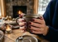 Unhas de inverno ganham tons de vinho, café e ameixa entre as escolhas mais elegantes de 2026