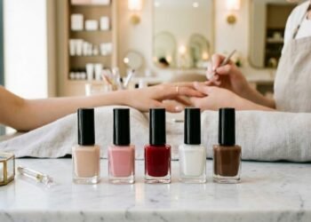 5 cores de esmalte que deixam suas mãos com aparência mais fina, elegante e naturalmente chique