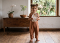 O nome feminino de 4 letras associado à delicadeza e à força que vem ganhando espaço entre os bebês brasileiros