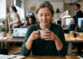 A psicologia diz que pessoas que usam a mesma caneca de café por anos geralmente apresentam estas características distintas