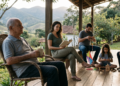 A psicologia diz que as famílias que lidam melhor com as férias nem sempre são as que têm menos conflitos. Muitos pararam silenciosamente de esperar que a reunião repare o que a vida diária nunca fez