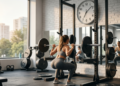 Pessoas que treinam no mesmo horário todos os dias tendem a criar mais disciplina e abandonar menos a rotina