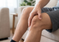 É isso que a cúrcuma com pimenta-do-reino faz nas articulações e na inflamação do corpo
