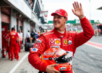 Frase do dia de Michael Schumacher, da Fórmula 1, “Eu sei quem sou e o que preciso fazer na minha profissão, por isso consigo lidar com a pressão.”