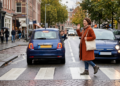 Os psicólogos concordam: as pessoas que agradecem a um carro quando atravessam são mais empáticas e têm uma perspectiva mais positiva