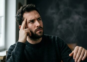 O que significa esquecer o nome de pessoas segundo a psicologia