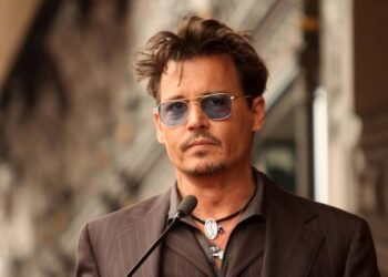 Frase do dia de Johnny Depp: "Um dia, as pessoas que não acreditaram em você vão contar para todo mundo como elas…" Lições de vida sobre sucesso, estrelato e natureza humana do lendário ator e músico americano