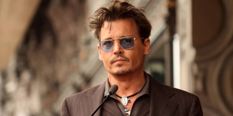 Frase do dia de Johnny Depp: "Um dia, as pessoas que não acreditaram em você vão contar para todo mundo como elas…" Lições de vida sobre sucesso, estrelato e natureza humana do lendário ator e músico americano