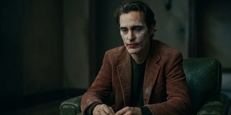 rthur Fleck em cena melancólica e solitária do filme Coringa